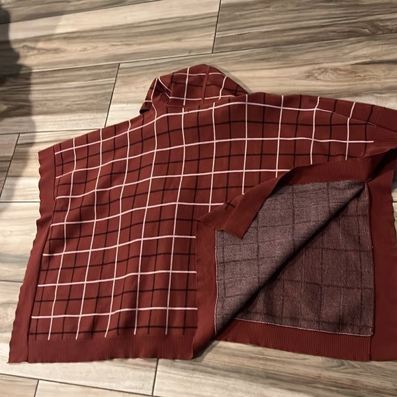 Tahari poncho - Picture 2 of 4